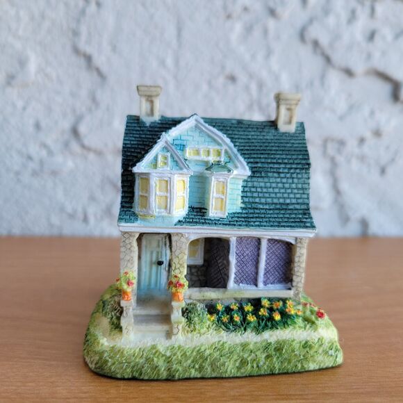 Liberty Falls all in one Miller family's shingle house with 5 handpainted pewter - Picture 5 of 14